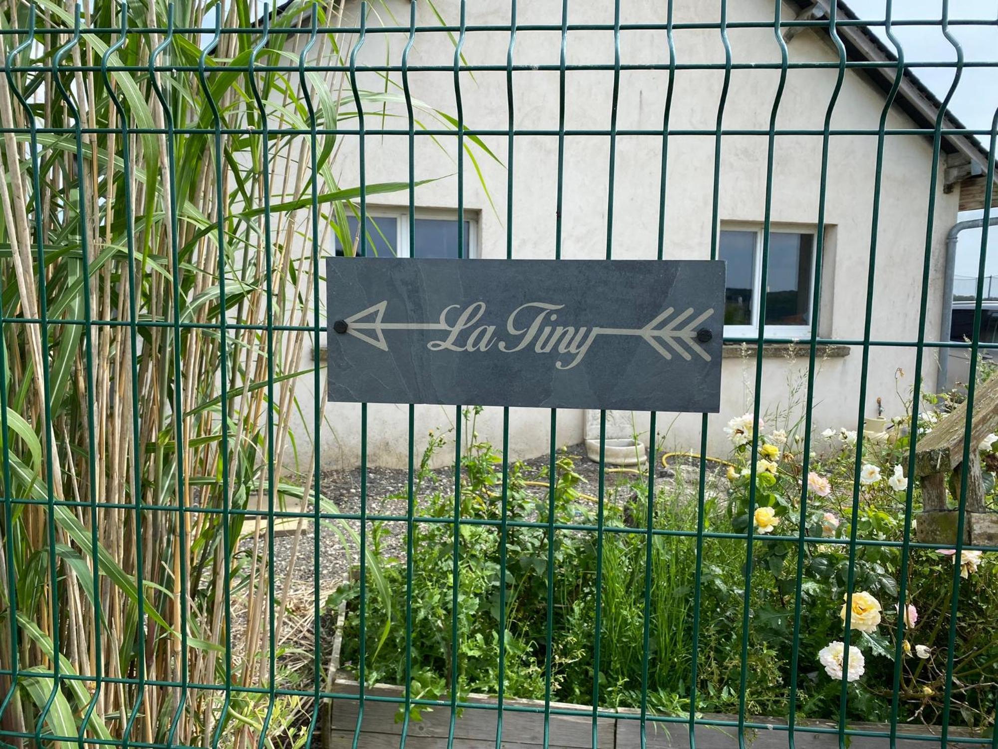 Tiny House Guest House Digny ภายนอก รูปภาพ