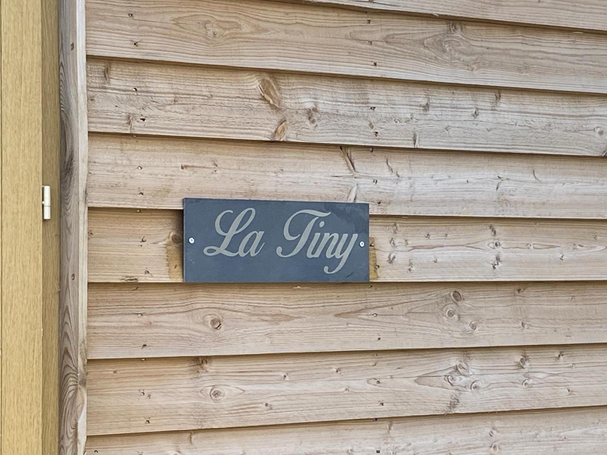 Tiny House Guest House Digny ภายนอก รูปภาพ